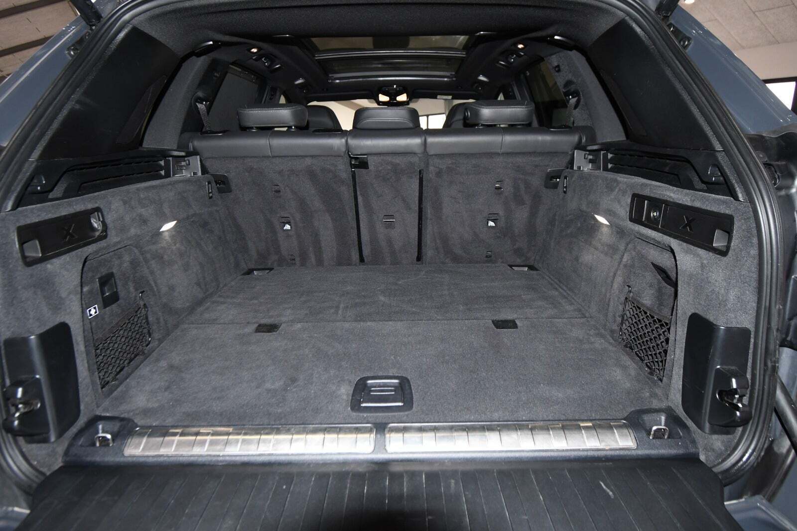 Grå BMW X5 fra 2022