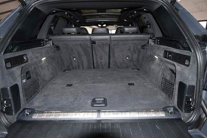 Grå BMW X5 fra 2022