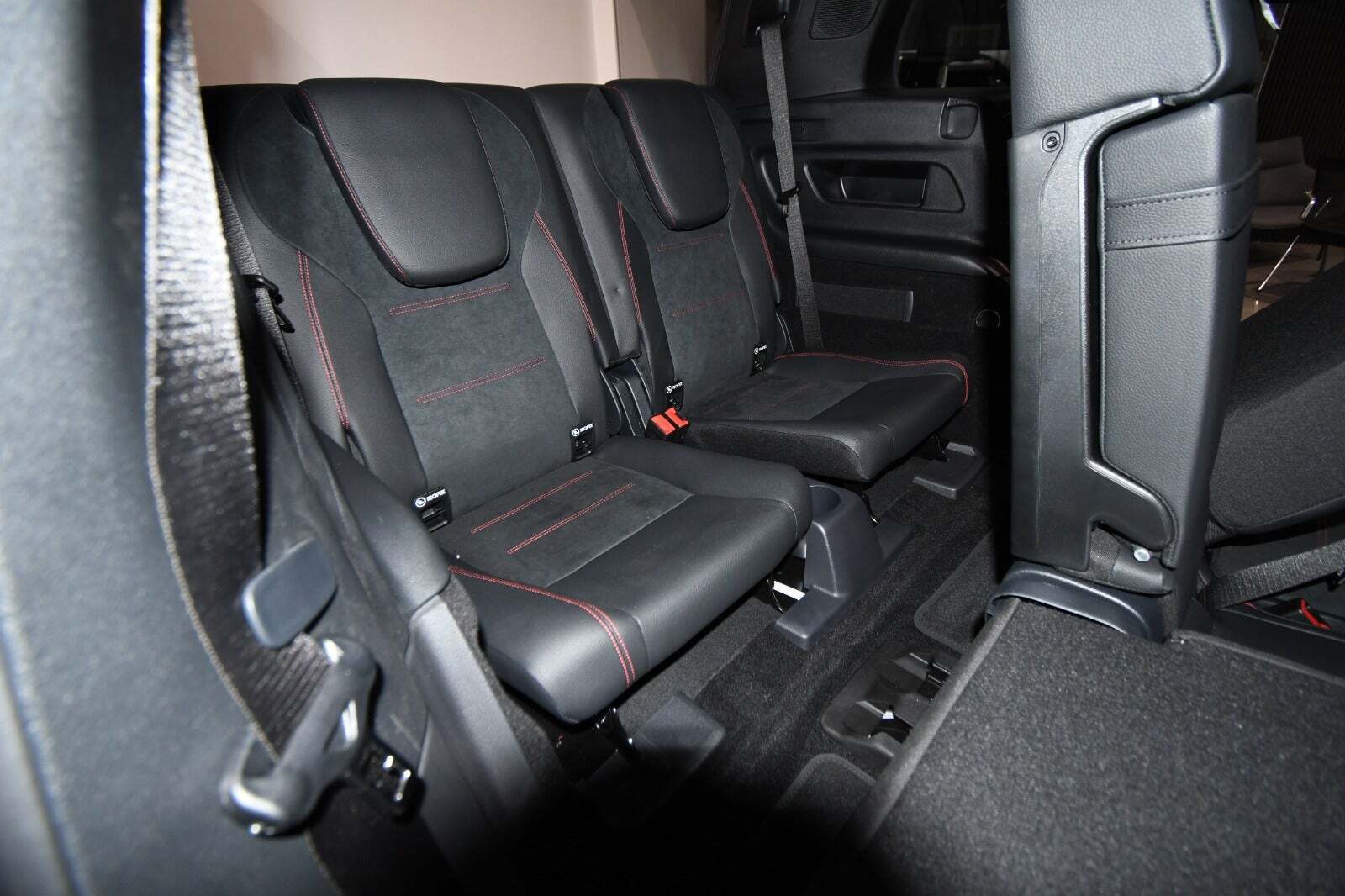 Gul Mercedes EQB250+ fra 2026