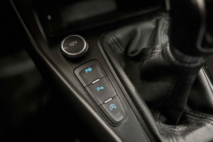 Grå Ford Focus fra 2016