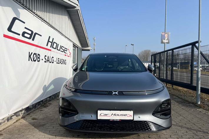 Grå Xpeng G6 fra 2025