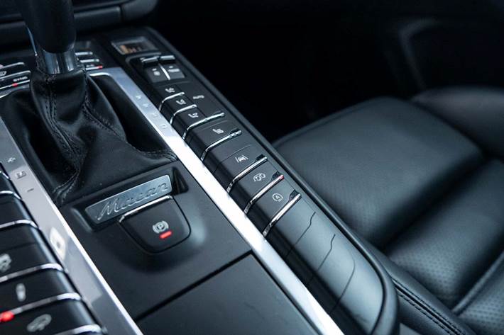 Grå Porsche Macan S fra 2018