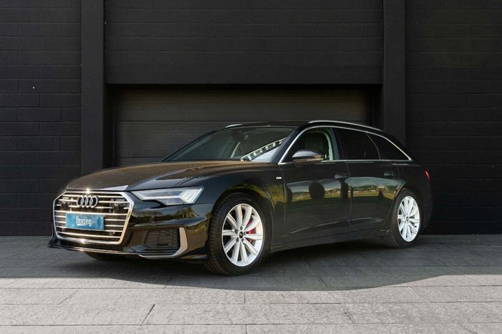 Sort Audi A6 fra 2021 set udefra