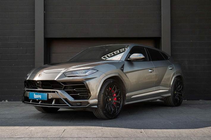 Grå Lamborghini Urus fra 2019
