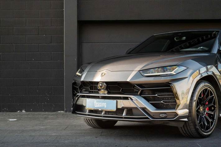 Grå Lamborghini Urus fra 2019