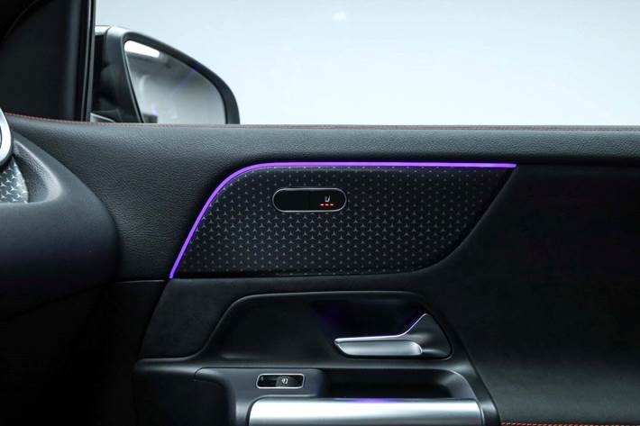 Sølv Mercedes EQA250+ fra 2025