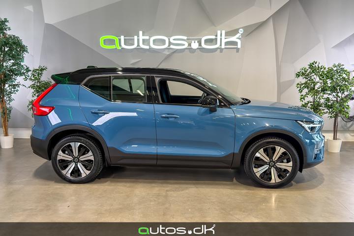 Blå Volvo XC40 fra 2023