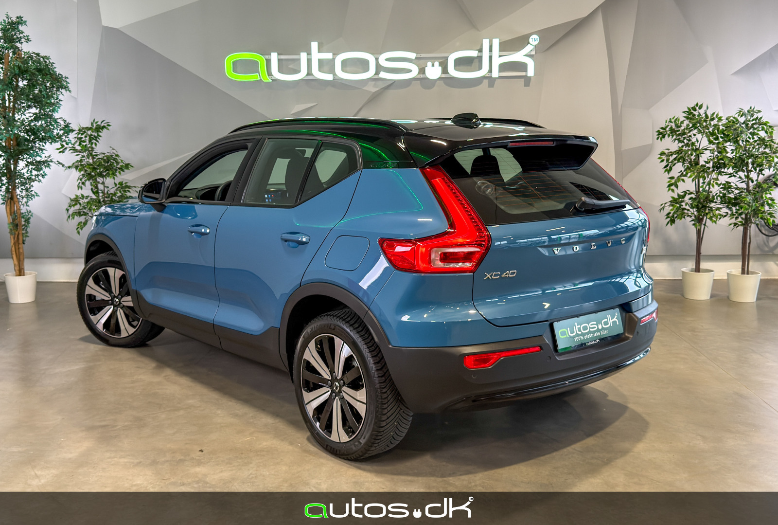 Blå Volvo XC40 fra 2023