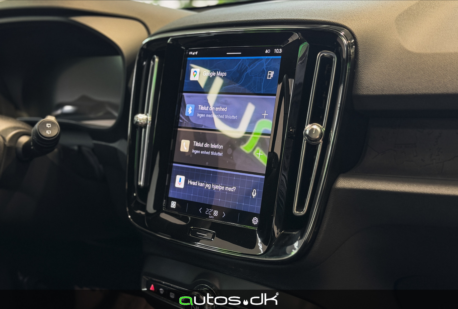 Blå Volvo XC40 fra 2023