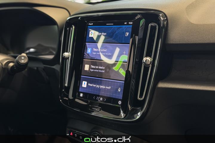 Blå Volvo XC40 fra 2023