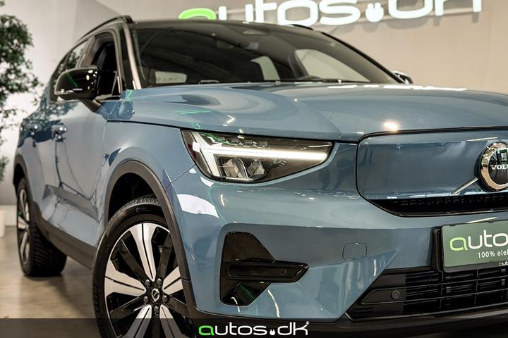 Blå Volvo XC40 fra 2023