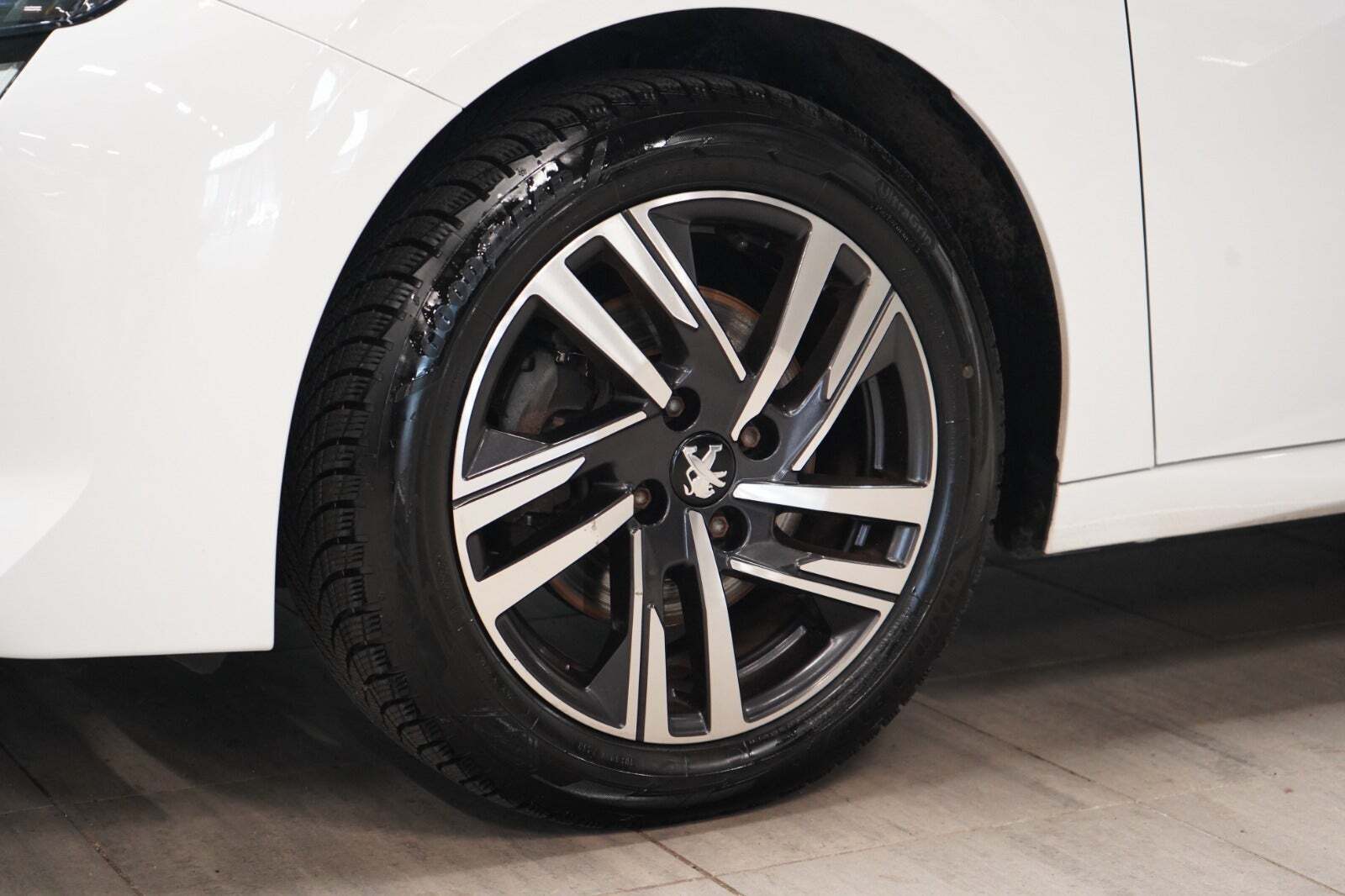 Hvid Peugeot 208 fra 2020