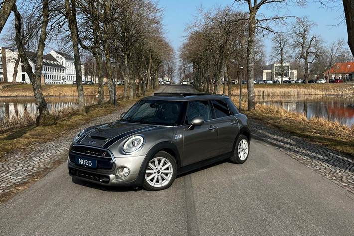Orange Mini Cooper S fra 2016