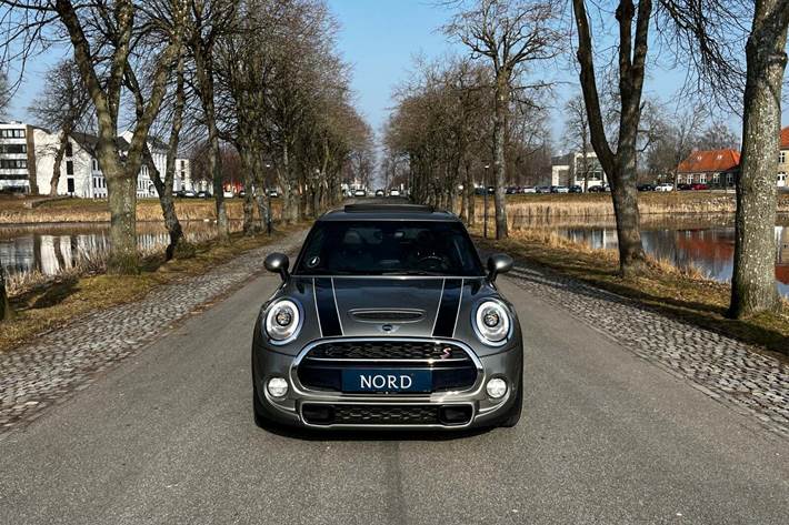 Orange Mini Cooper S fra 2016