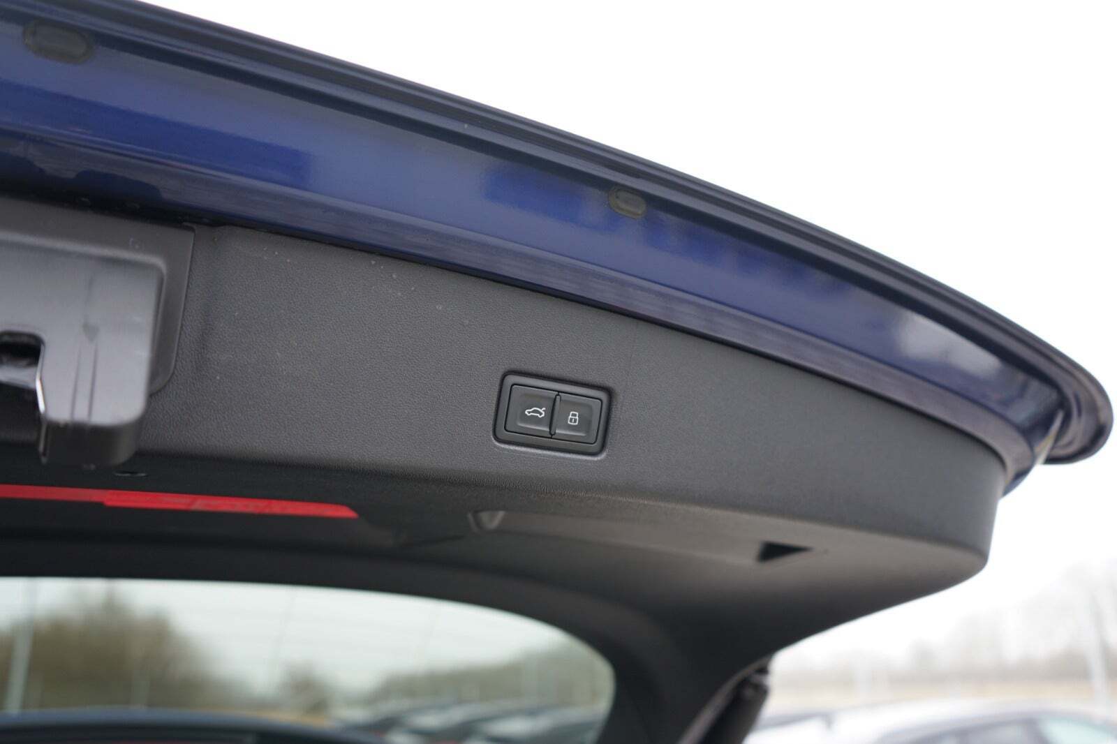 Blå Audi Q4 e-tron fra 2024