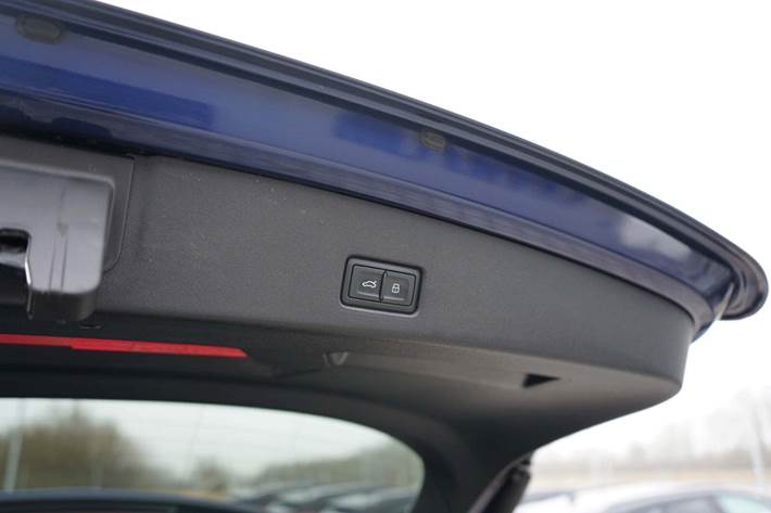 Blå Audi Q4 e-tron fra 2024