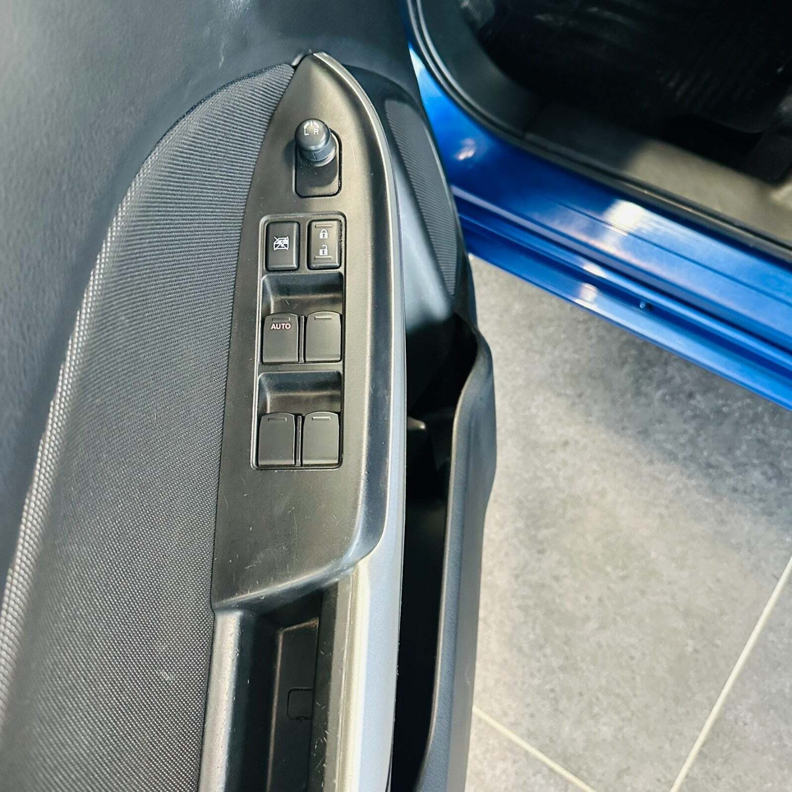 Blå Suzuki Baleno fra 2016