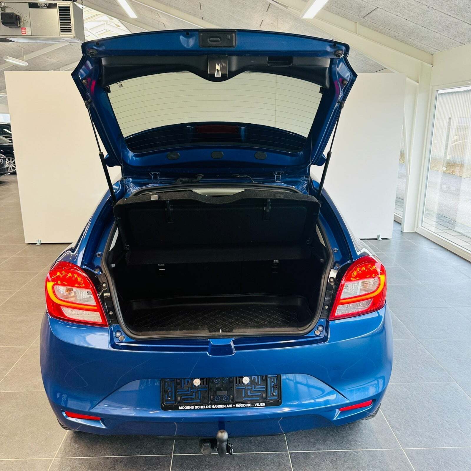 Blå Suzuki Baleno fra 2016