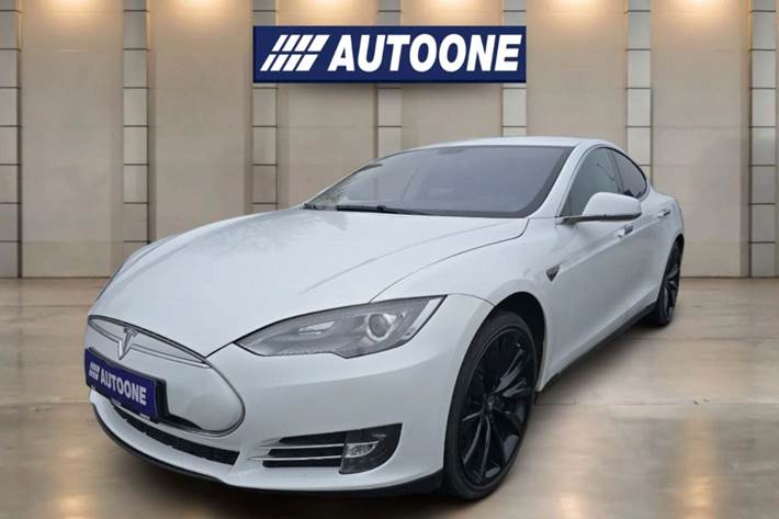 Hvid Tesla Model S fra 2014