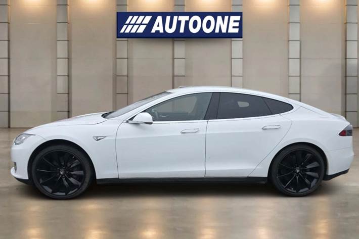 Hvid Tesla Model S fra 2014