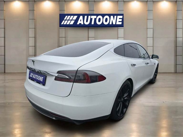 Tesla Model S 85