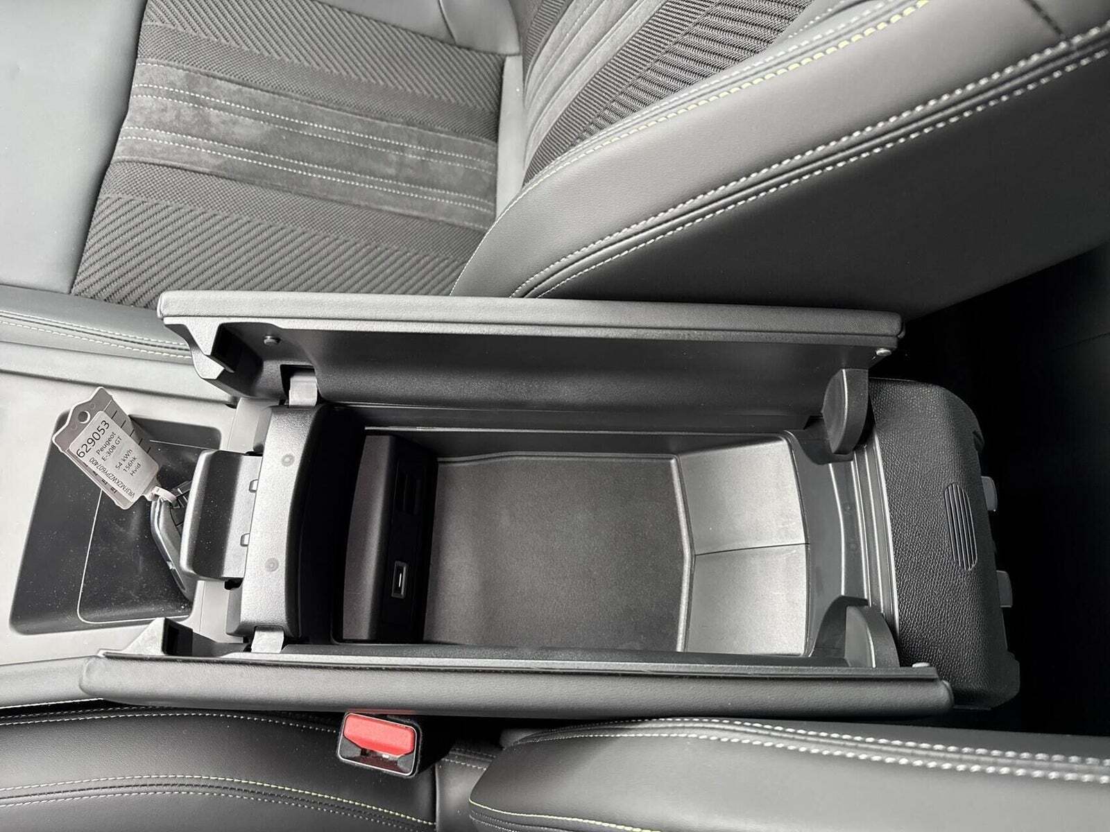 Hvid Peugeot E-308 fra 2023