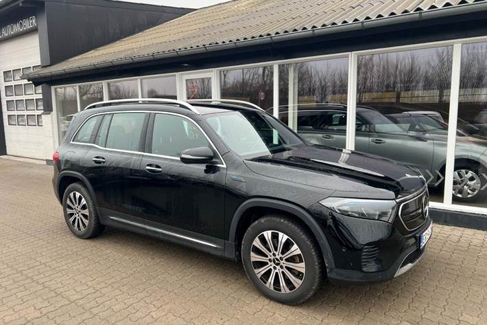Sort Mercedes EQB300 fra 2023