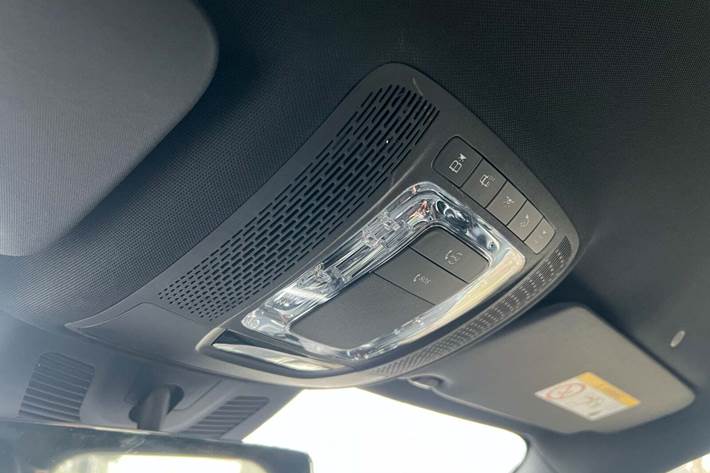 Sort Mercedes EQB300 fra 2023