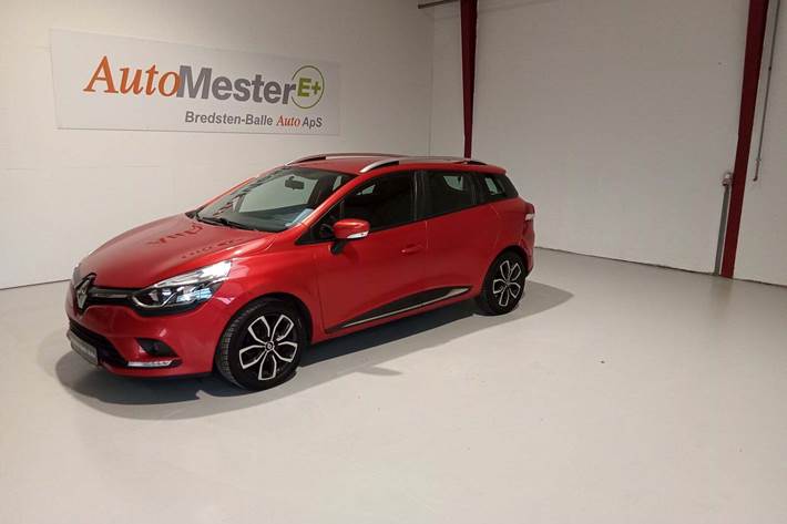 Rød Renault Clio IV fra 2018