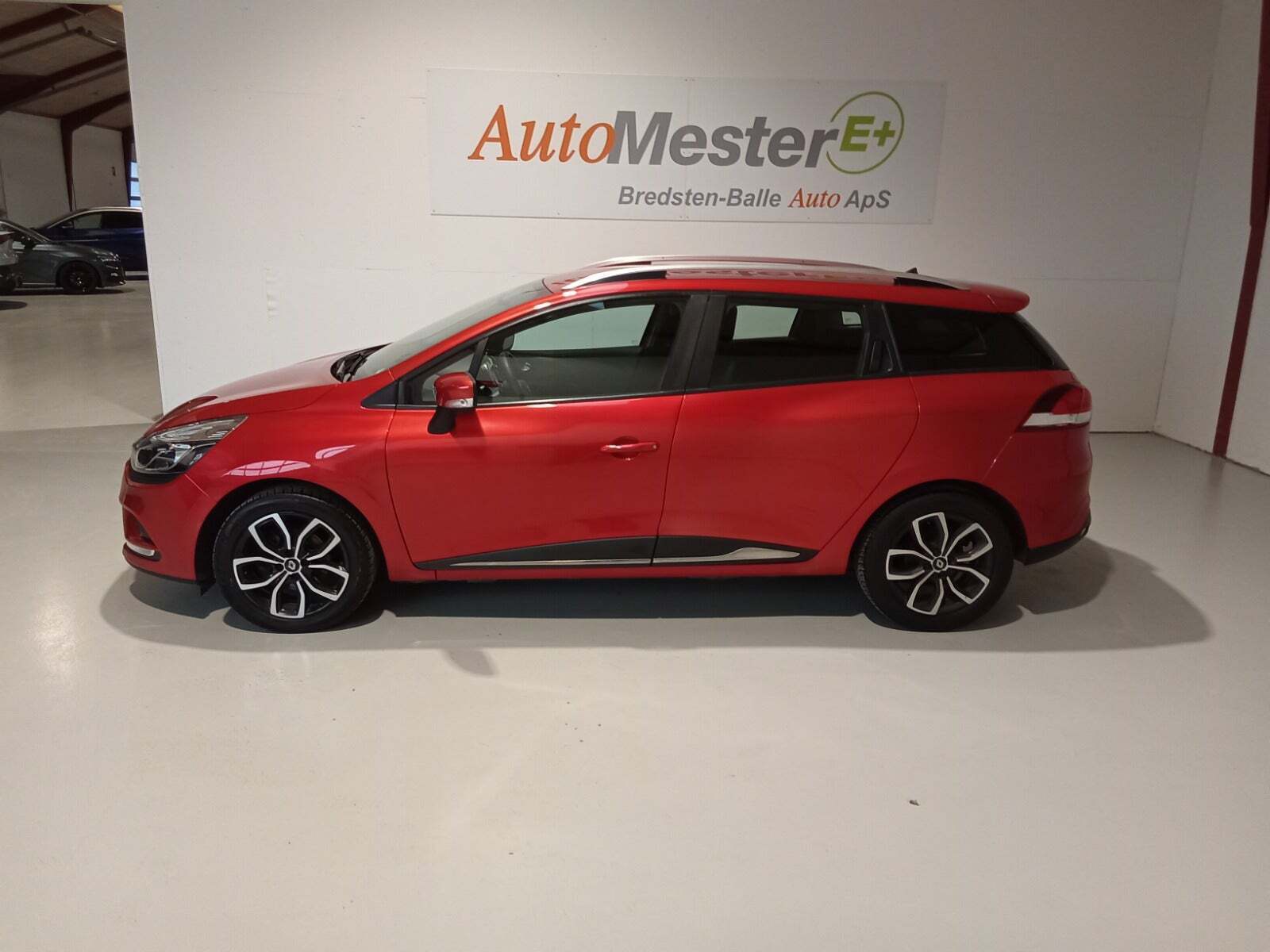 Rød Renault Clio IV fra 2018