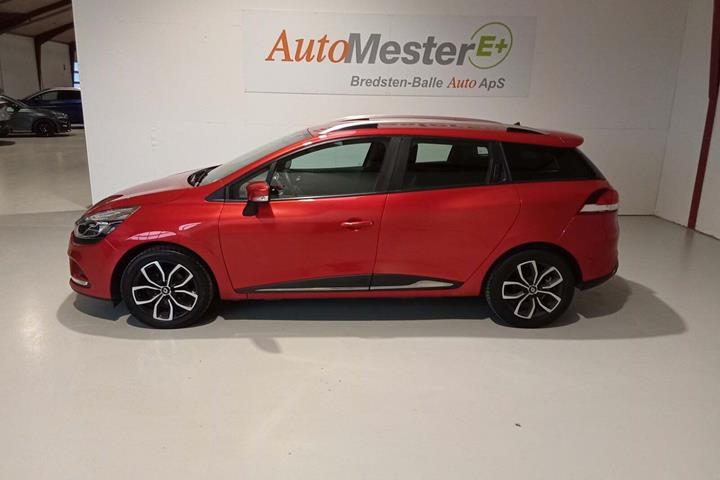 Rød Renault Clio IV fra 2018