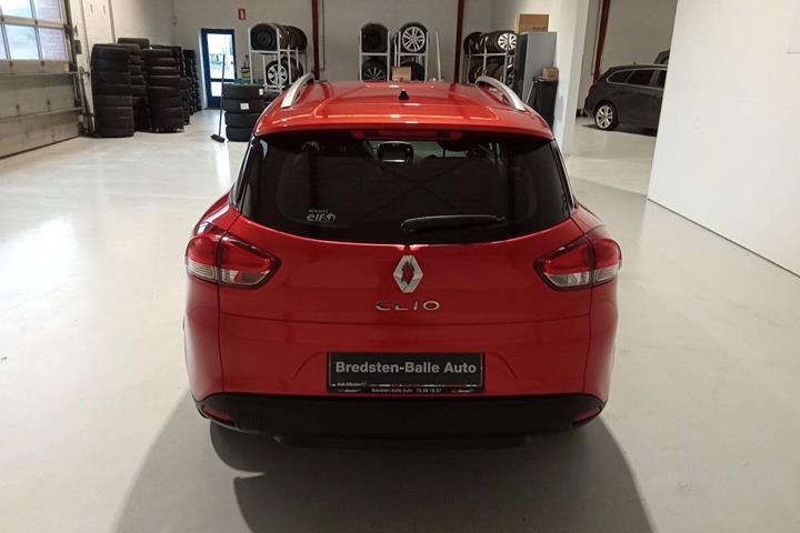 Rød Renault Clio IV fra 2018