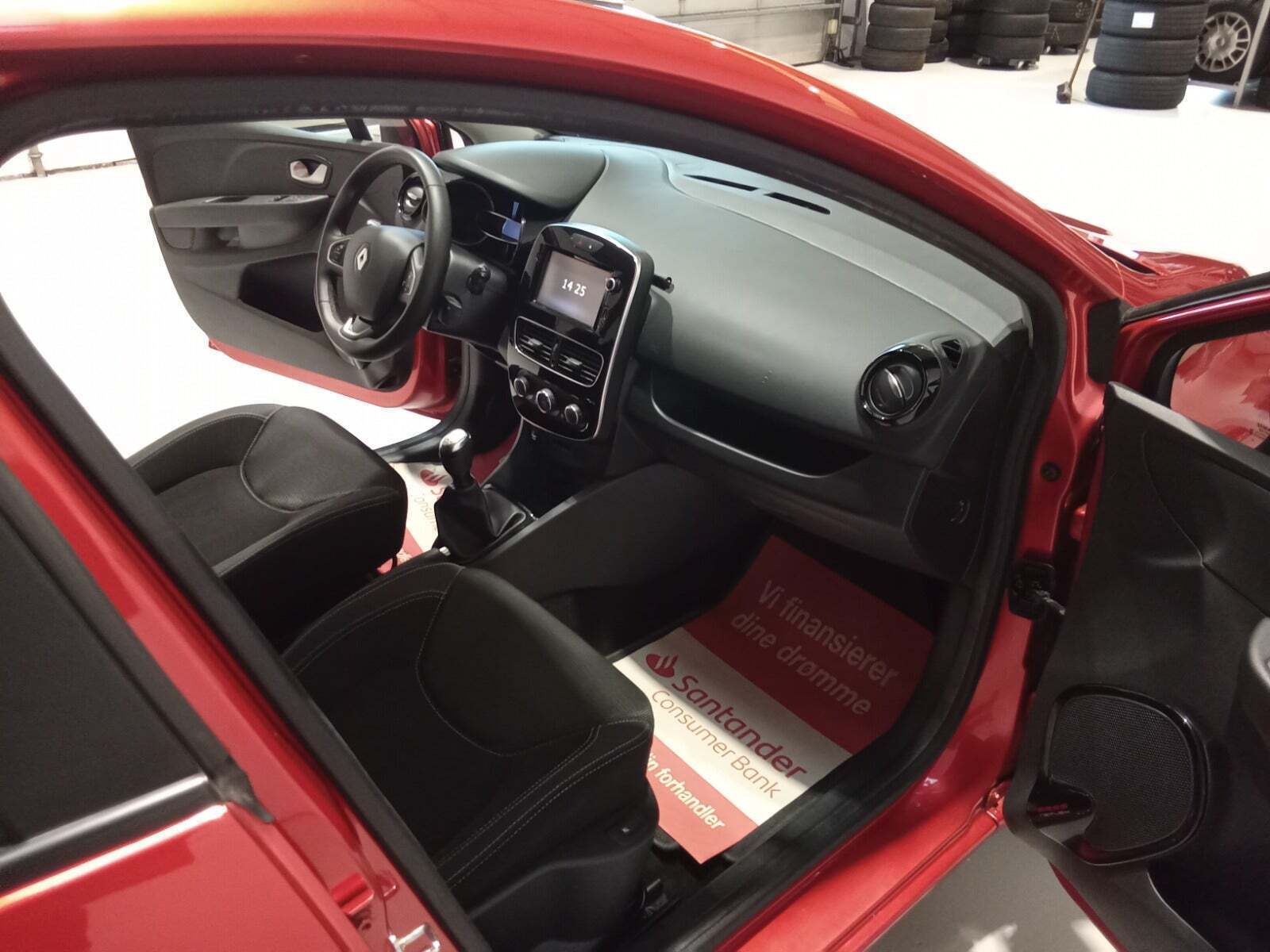 Rød Renault Clio IV fra 2018