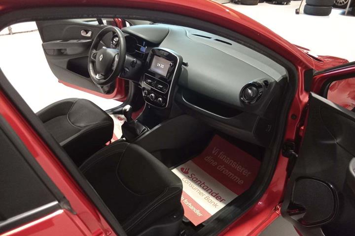 Rød Renault Clio IV fra 2018