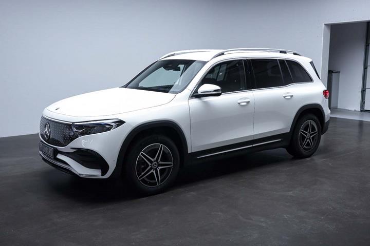 Hvid Mercedes EQB250+ fra 2025 set udefra