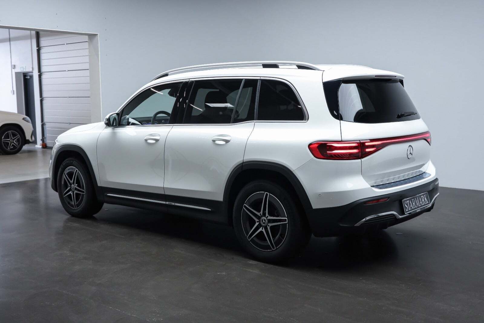 Hvid Mercedes EQB250+ fra 2025