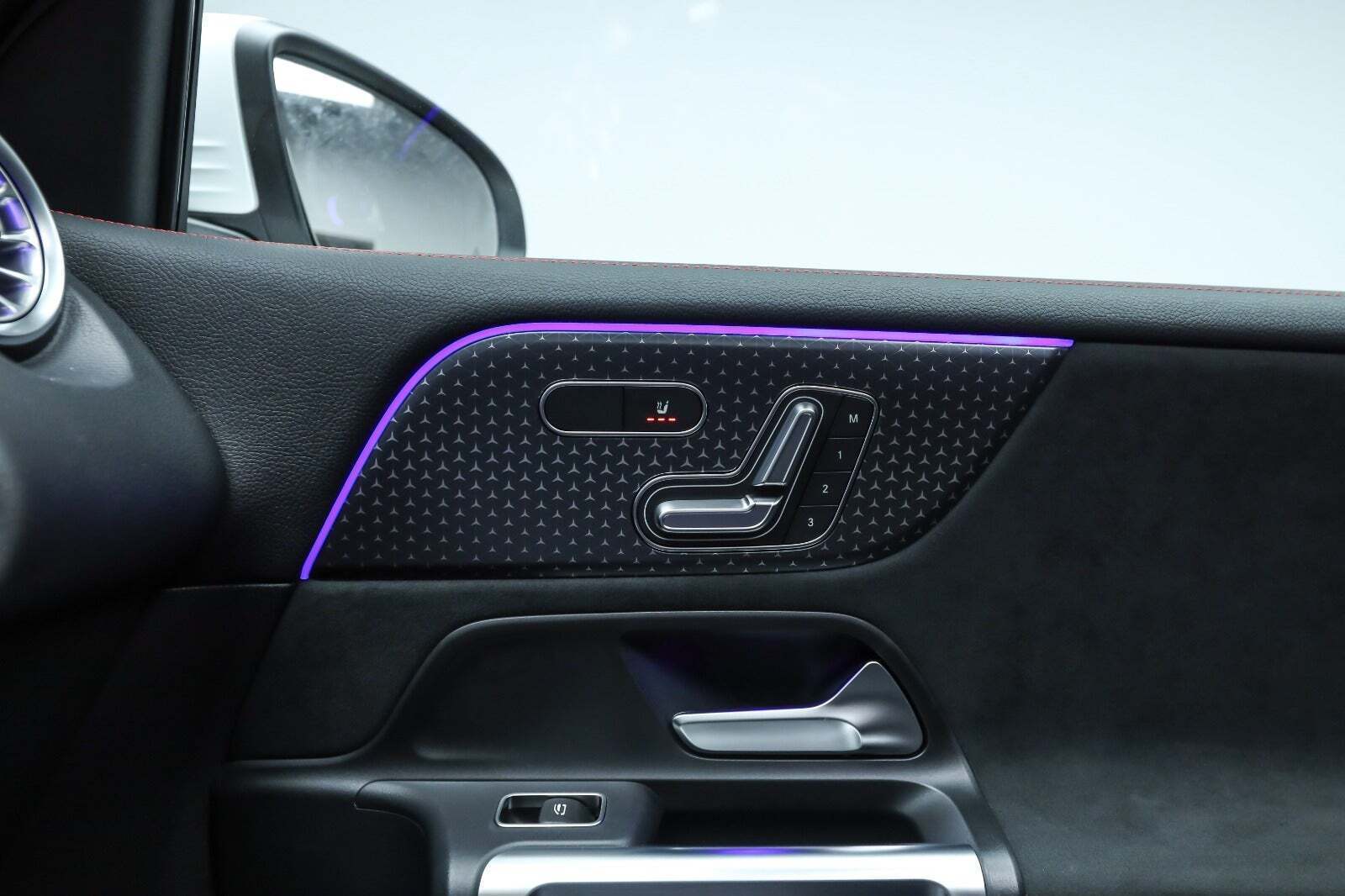 Hvid Mercedes EQB350 fra 2026