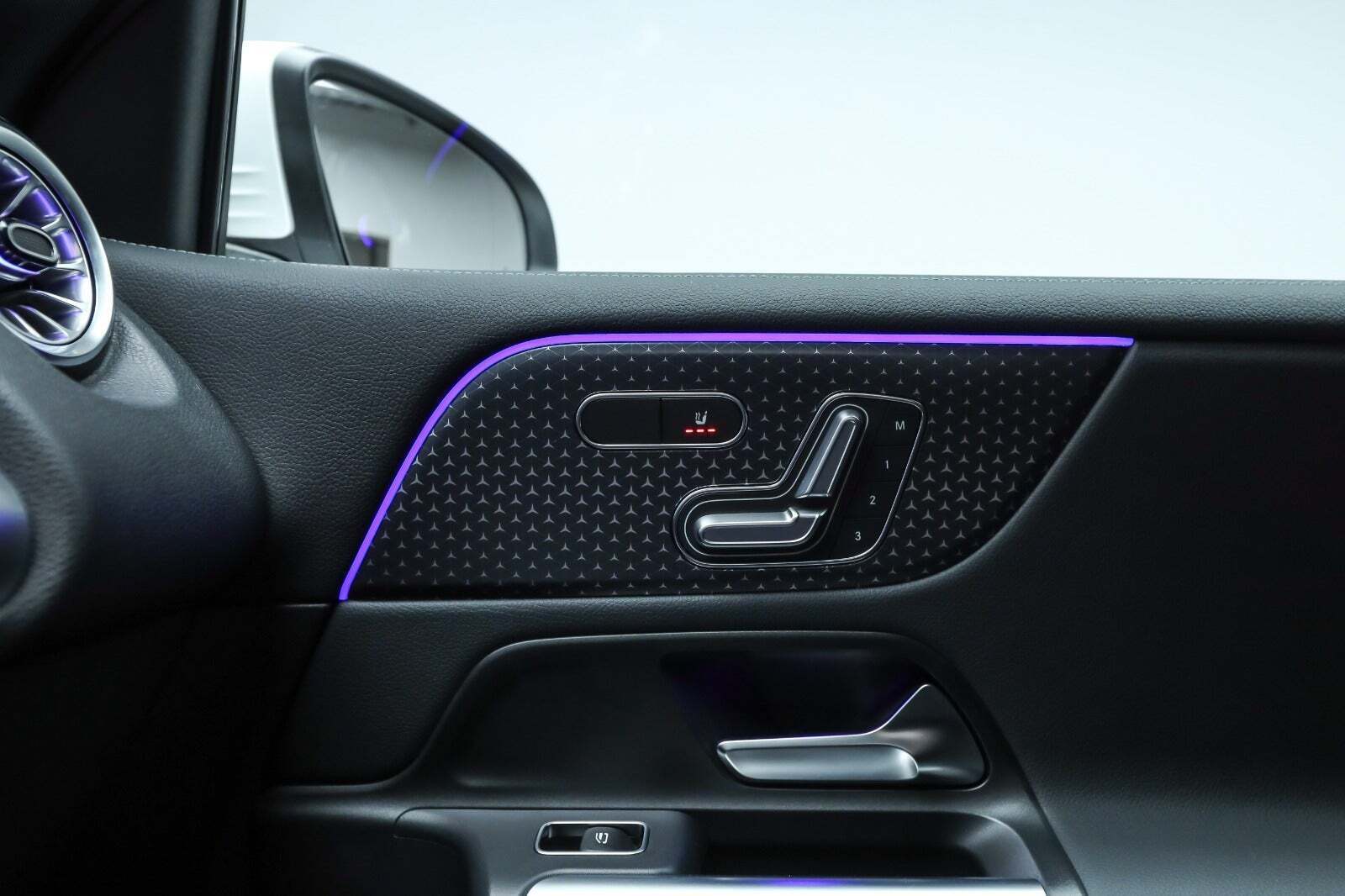 Hvid Mercedes EQB350 fra 2026