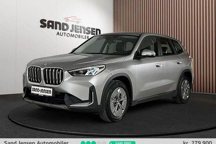 Sølv BMW iX1 fra 2023