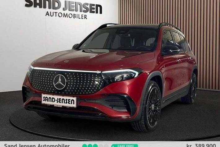 Rød Mercedes EQB300 fra 2024
