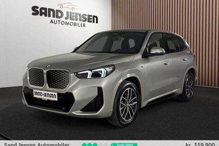Sølv BMW iX1 fra 2025