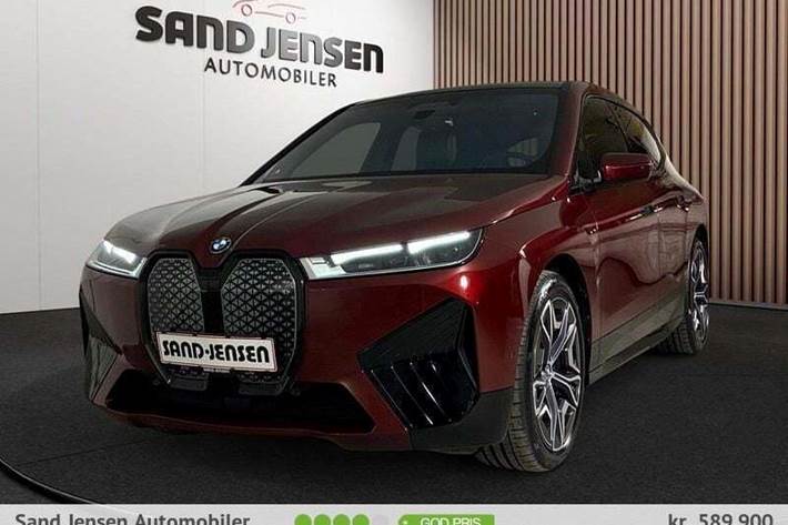 Rød BMW iX fra 2023