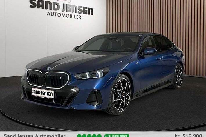Blå BMW i5 fra 2025