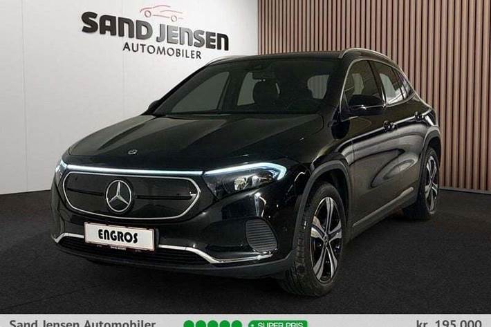 Sort Mercedes EQA250 fra 2022 set udefra