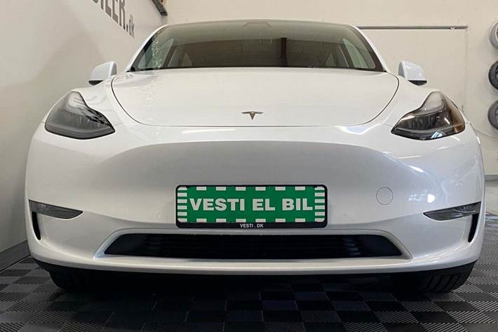 Hvid Tesla Model Y fra 2022