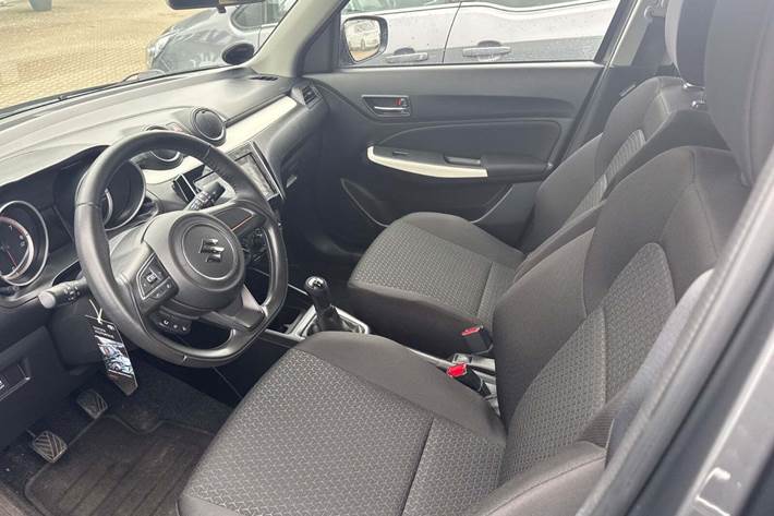 Grå Suzuki Swift fra 2018