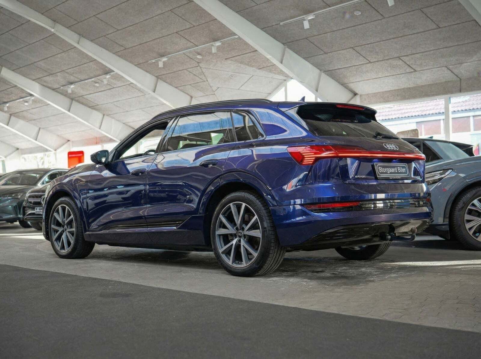 Blå Audi e-tron fra 2020
