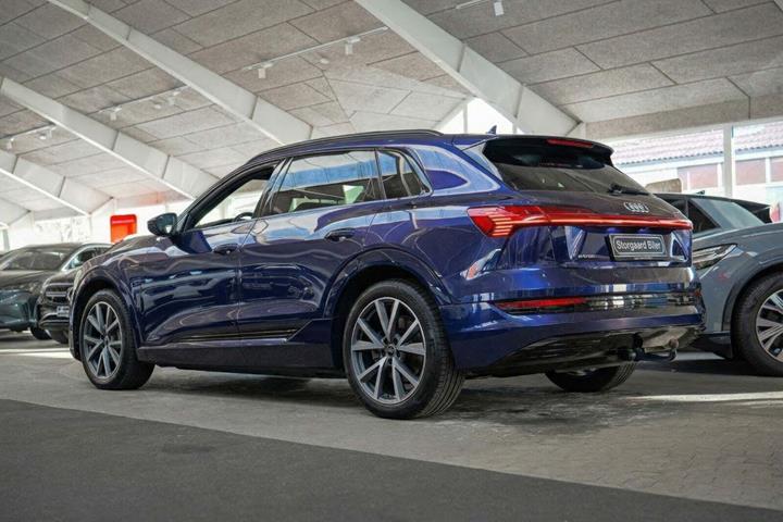 Blå Audi e-tron fra 2020