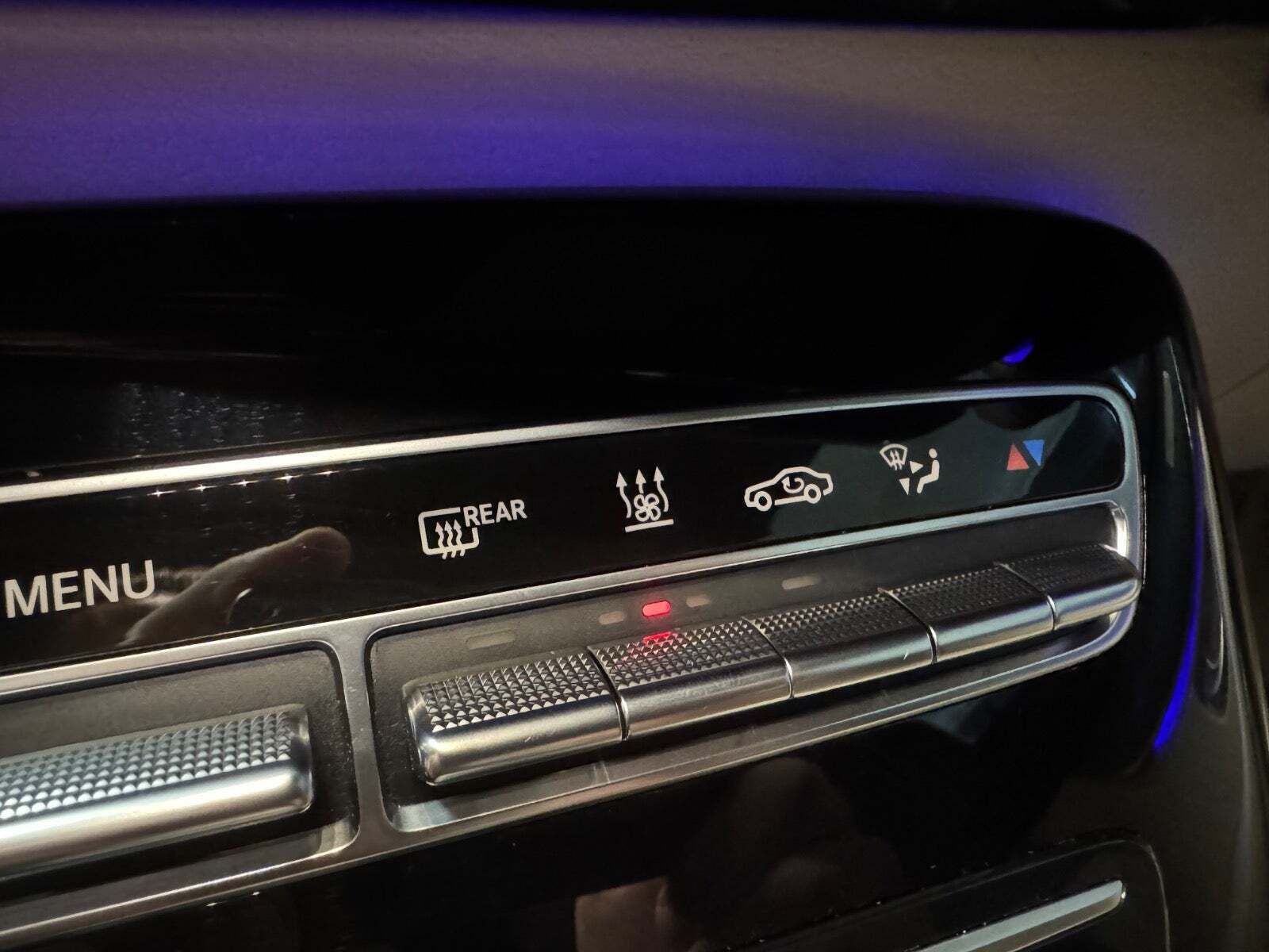 Grå Mercedes EQC400 fra 2023