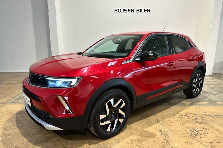 Rød Opel Mokka-e fra 2023 set udefra